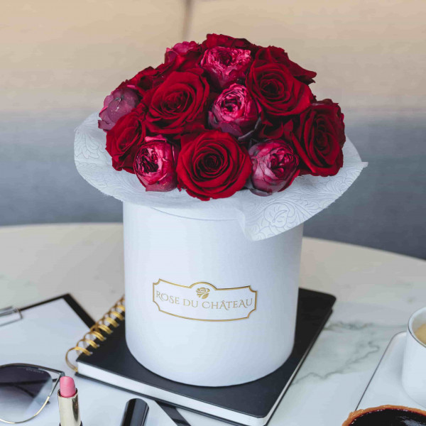 Red Romance Bouquet Wiecznych Kwiatów w Białym Boxie