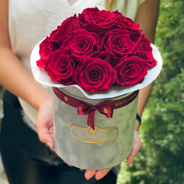 Czerwone Wieczne Róże Bouquet w Antracytowym Flokowanym Boxie
