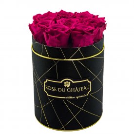 Różowe Wieczne Róże w Czarnym Małym Industrialnym Boxie