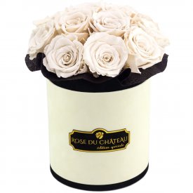 Białe Wieczne Róże Bouquet w Coco Flokowanym Boxie