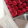 Różowe Róże Żywe w Białym Kwadratowym Boxie