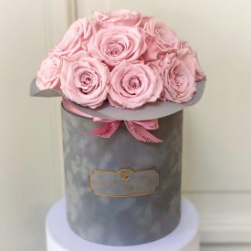 ZARTROSAFARBENE Ewige Rosen Bouquet in graue Rosenbox