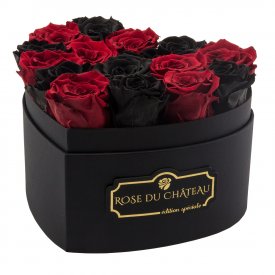 Schwarze und rote Ewige Rosen in schwarzer Herzbox