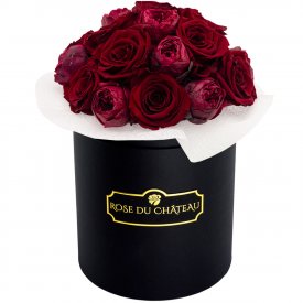 Red Romance Infinity Bouquet in Weisser Flowerbox