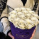Weiße Ewige Rosen in violetter Beflockter Rosenbox