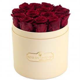 Roses Éternelles Rouges Dans Une Ronde Flowerbox Pêche