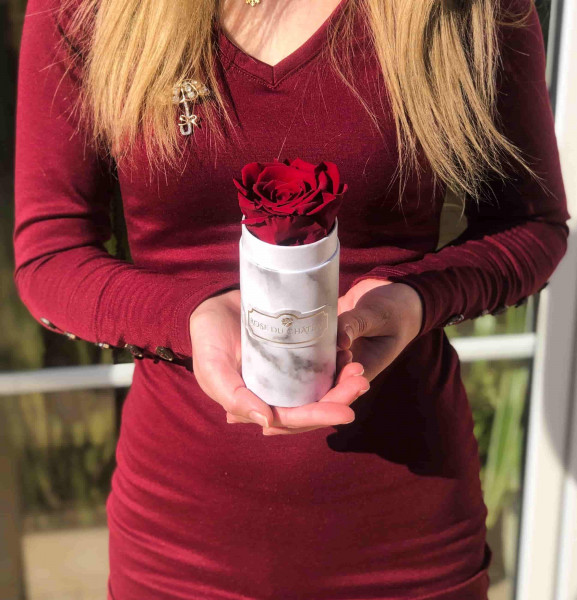 Rose Éternelle Rouge Dans Une Mini Flowerbox Marbre Blanche