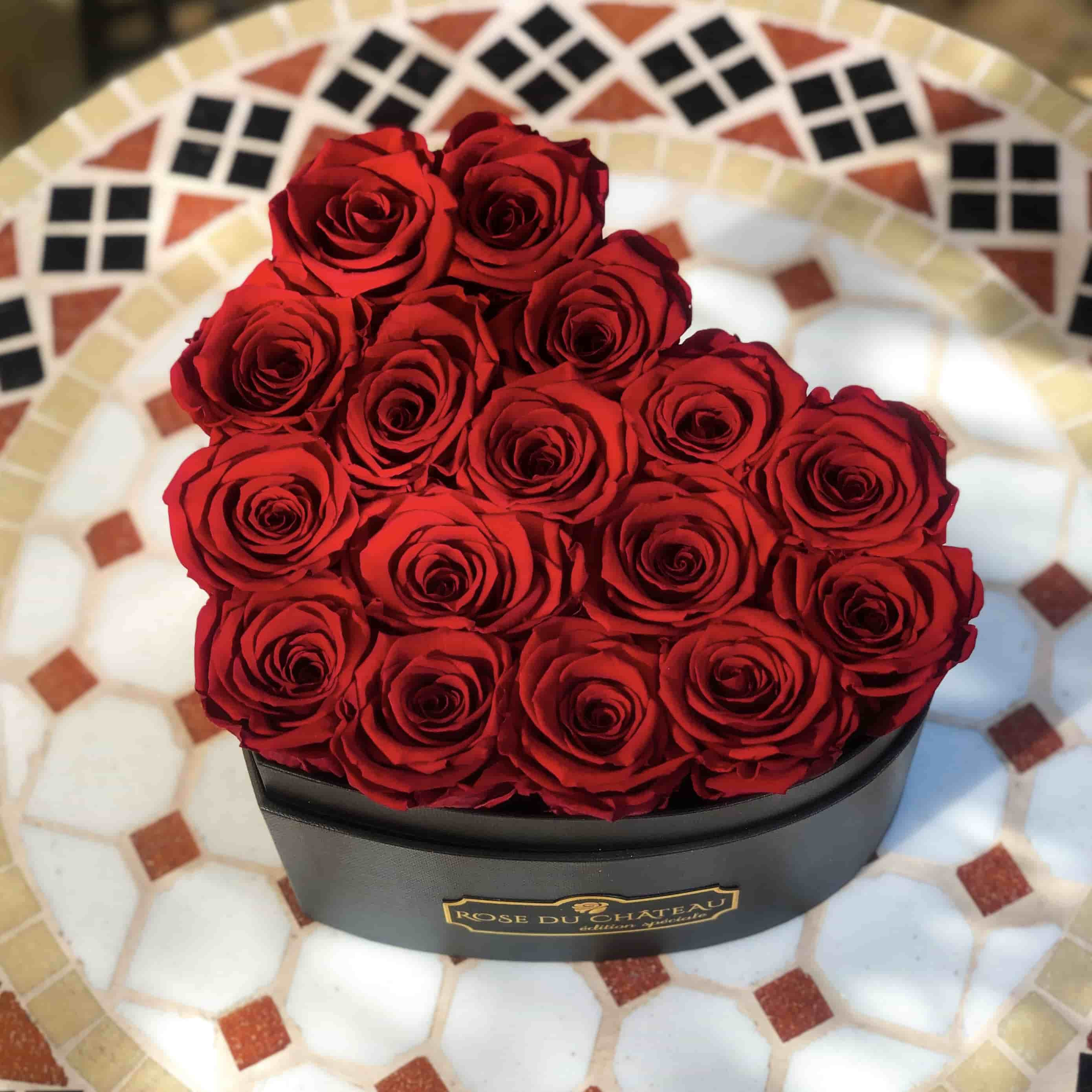 Roses éternelles rouges en boîte „heart” noire | Boutique de fleurs en  ligne Rose du Château