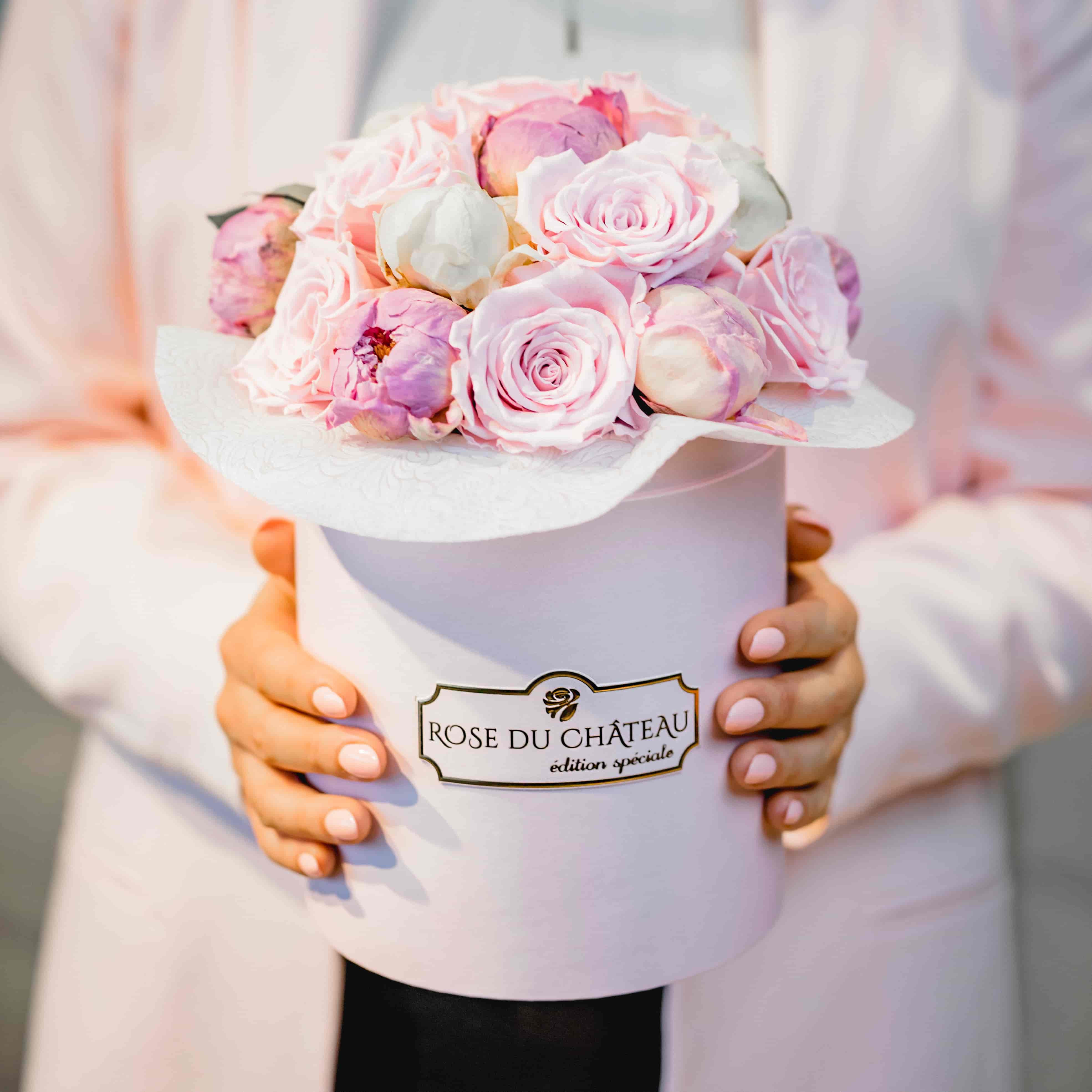 Pink Pastel Éternelle Bouquet Dans une Flowerbox Rose | Boutique de fleurs  en ligne Rose du Château