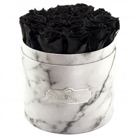 Roses Éternelles Noires Dans Une Flowerbox Marbre Blanche