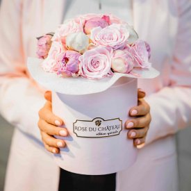 Pink Pastel Éternelle Bouquet Dans une Flowerbox Rose