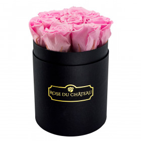 Roses Éternelles Roses Pâles Dans une Petite Flowerbox Noire