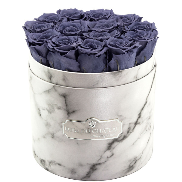Černé věčné růže v bílém mramorovém flowerboxu