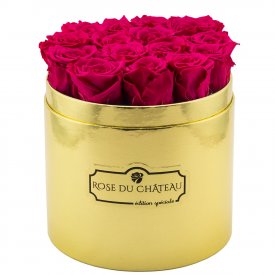 Růžové věčné růže ve zlatém flowerboxu