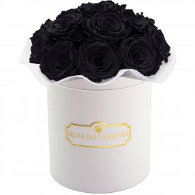 Černé věčné růže bouquet v malém bílém flowerboxu