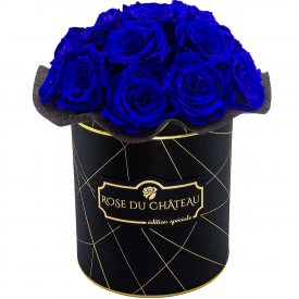 TMAVĚ MODRÉ věčné růže bouquet v malém černém flowerboxu