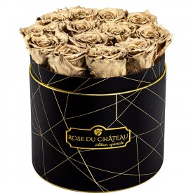 Zlaté věčné růže v černém kulatém flowerboxu