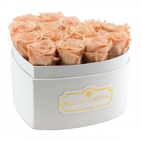 Čajové věčné růže v bílém boxu heart