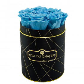 Tmavě modré věčné růže v malém černém industrial flowerboxu