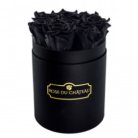 Černé věčné růže v malém černém flowerboxu