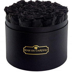 Černé věčné růže ve velkém černém flowerboxu