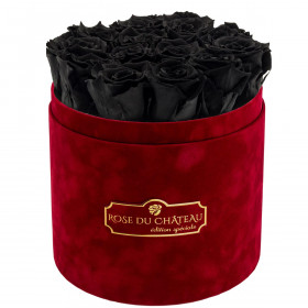 Černé věčné růže v bordovém semišovém flowerboxu