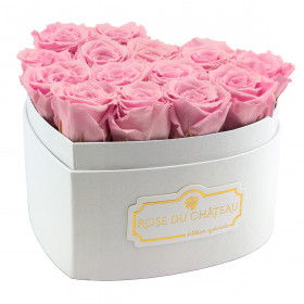 Světle růžové věčné růže v bílém boxu heart