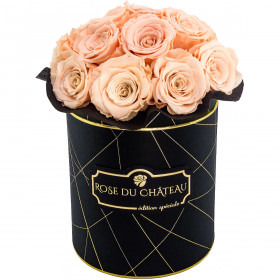 Čajové věčné růže bouquet v malém černém flowerboxu