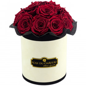 Červené věčné růže bouquet béžovém flowerboxu