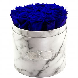 Blaue Ewige Rosen in weißer marmorierter Rundbox