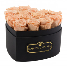 Teefarbene Ewige Rosen in schwarzer Herzbox